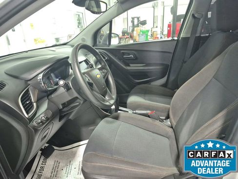 Used 2022 Chevrolet Trax LS w/ Tint and Cruise Package FWD image 13