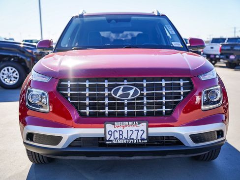 Used 2022 Hyundai Venue Limited w/ Cargo Package image 2