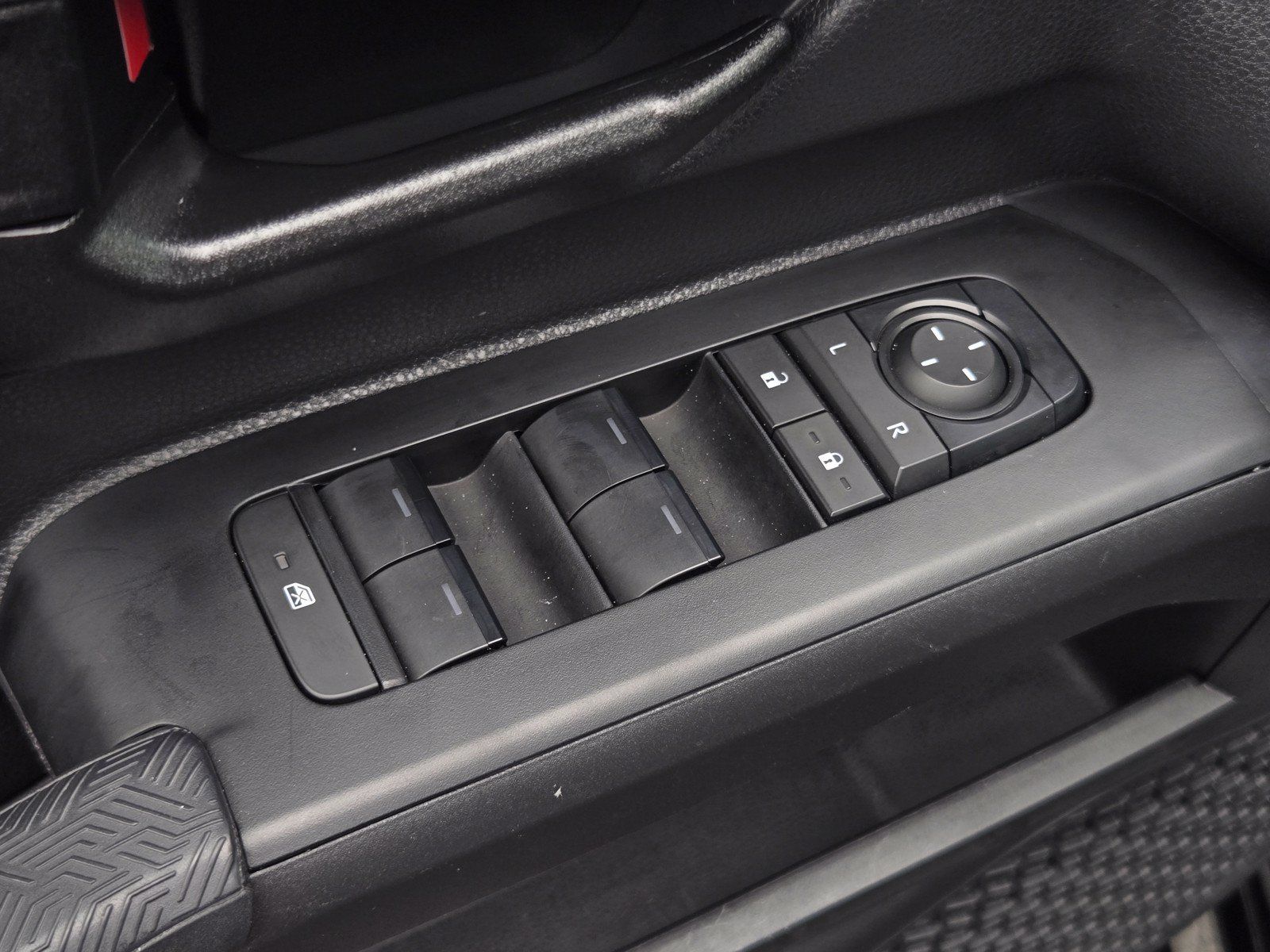 Certified 2025 Toyota Tacoma SR5 AWD/4WD image 10