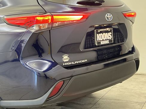 Used 2021 Toyota Highlander XLE image 28