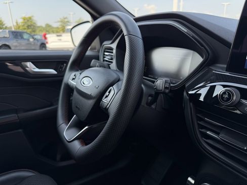 Used 2023 Ford Escape ST-Line image 30