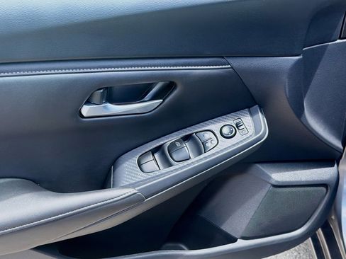 Used 2025 Nissan Sentra SV FWD image 16