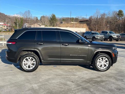 Used 2023 Jeep Grand Cherokee Limited w/ Trailer Tow Prep Group (B) image 2