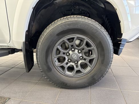 Certified 2017 Toyota Tacoma SR5 image 52