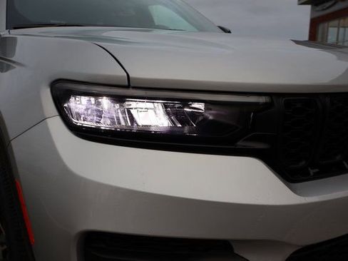 New 2025 Jeep Grand Cherokee Altitude image 4