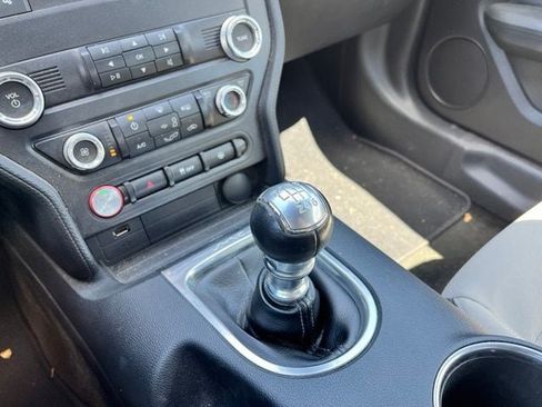 Used 2019 Ford Mustang Convertible RWD image 12