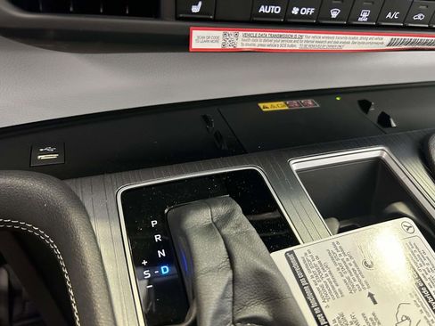 Used 2026 Toyota Sienna XLE FWD image 25