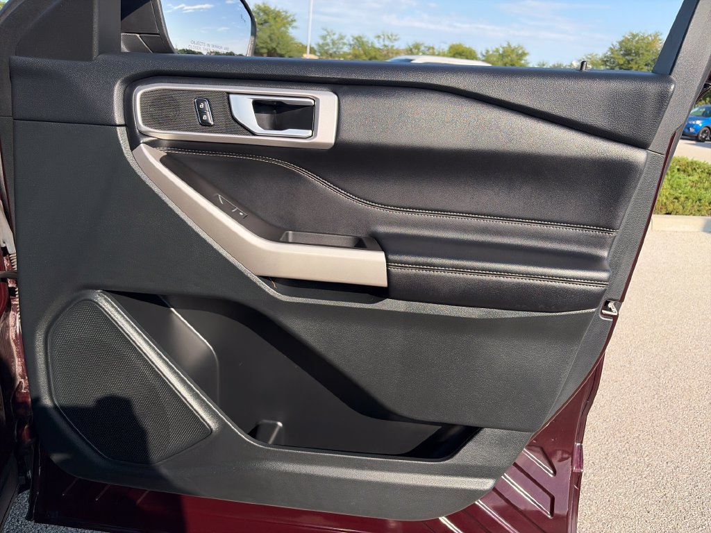 Used 2023 Ford Explorer XLT w/ Equipment Group 202A AWD/4WD image 9
