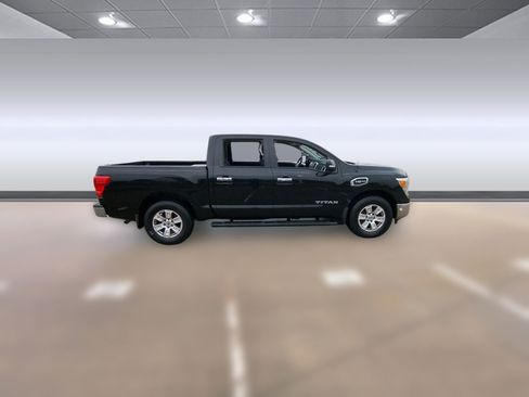 Used 2017 Nissan Titan SV image 7