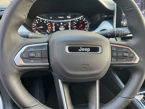 Used 2025 Jeep Compass Limited image 28