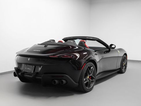 Certified 2025 Ferrari Roma Spider RWD image 32