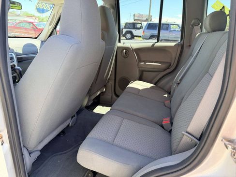 Used 2006 Jeep Liberty Renegade AWD/4WD image 6