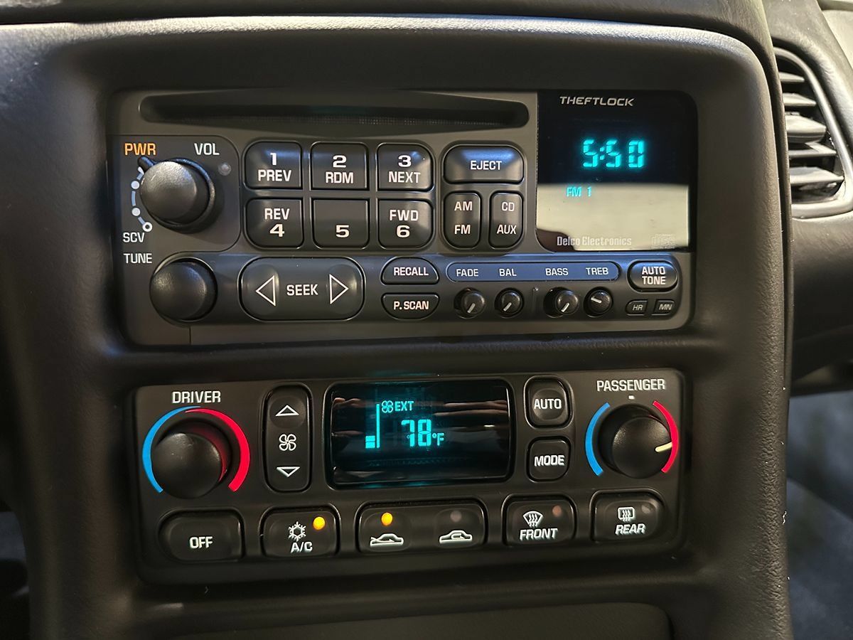 Used 2004 Chevrolet Corvette Z06 w/ Memory Package RWD image 30