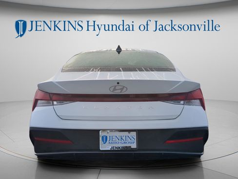 New 2025 Hyundai Elantra SE FWD image 4