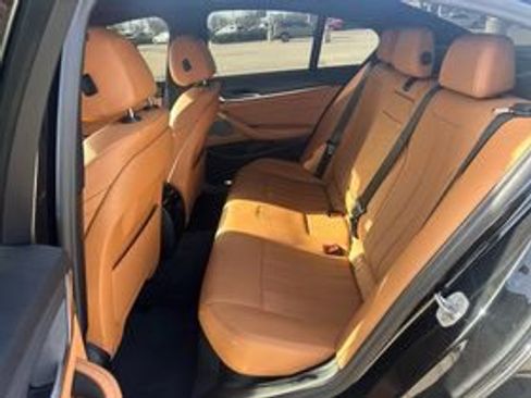 Used 2022 BMW 530e w/ Premium Package image 9