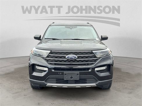 Used 2022 Ford Explorer XLT w/ Equipment Group 202A image 8