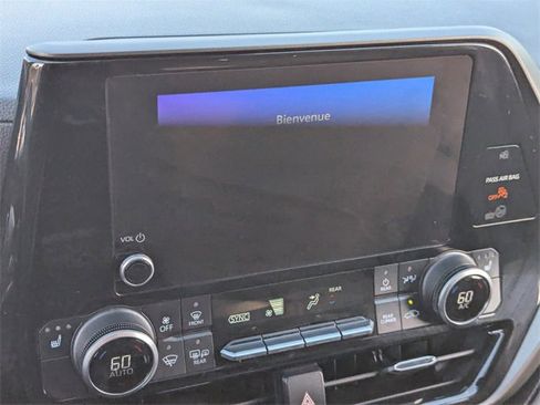 Used 2023 Toyota Highlander XLE image 26