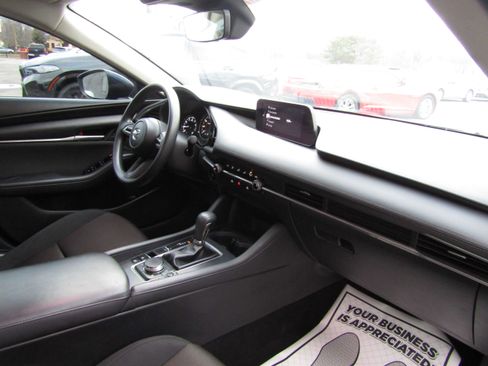 Used 2021 MAZDA MAZDA3 s image 23