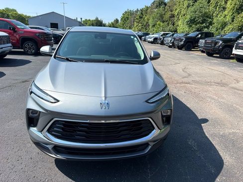 Used 2024 Buick Encore GX Preferred w/ Comfort Package FWD image 3