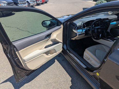 Used 2018 Toyota Camry XLE w/ Audio Package FWD image 8