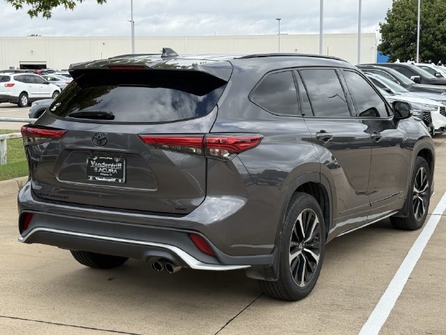 Used 2021 Toyota Highlander XSE FWD image 4