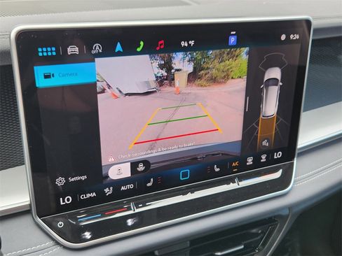 New 2025 Volkswagen Tiguan SE image 18