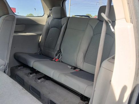 Used 2007 Saturn Outlook XE image 9