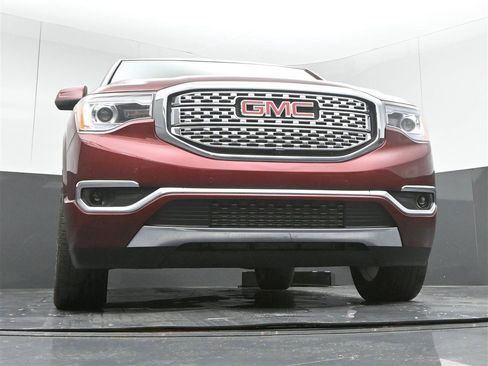 Used 2018 GMC Acadia Denali w/ Technology Package AWD/4WD image 31