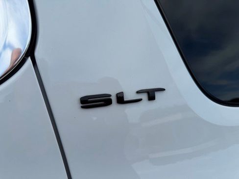 Certified 2023 GMC Acadia SLT image 8