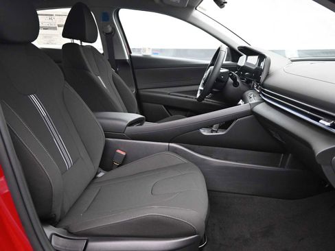 Certified 2024 Hyundai Elantra SEL w/ Convenience Package image 11