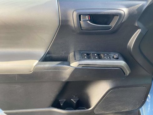 Used 2019 Toyota Tacoma SR5 RWD image 17