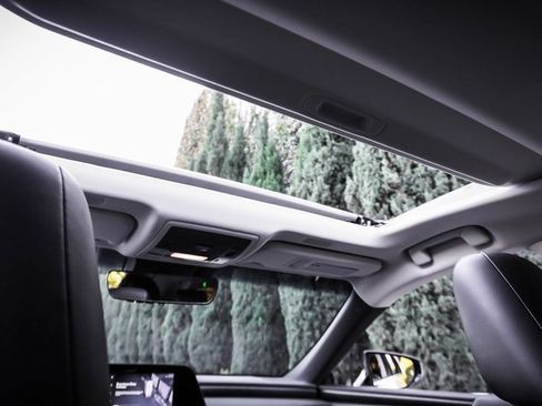 Certified 2025 Lexus ES 300h w/ Premium Package image 22