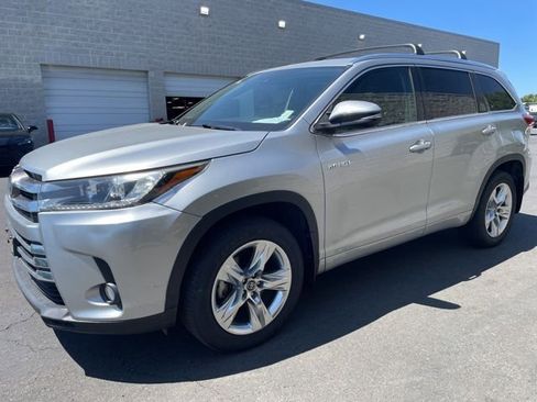Used 2017 Toyota Highlander Limited AWD/4WD image 4