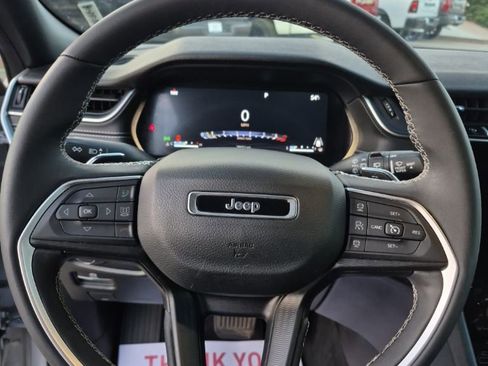 Used 2023 Jeep Grand Cherokee Altitude image 33