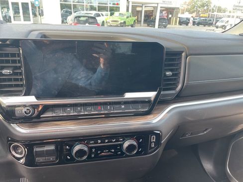 Used 2025 Chevrolet Silverado 1500 LT image 12