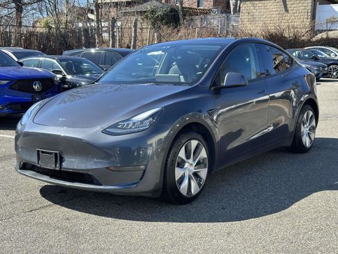 Used 2022 Tesla Model Y Long Range image 7