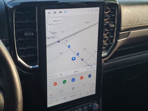 Used 2024 Ford Ranger Lariat w/ Trailer Tow Package image 17