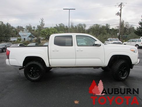 Used 2022 Toyota Tacoma SR image 2