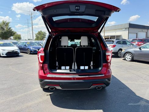 Used 2018 Ford Explorer XLT w/ Equipment Group 202A FWD image 5