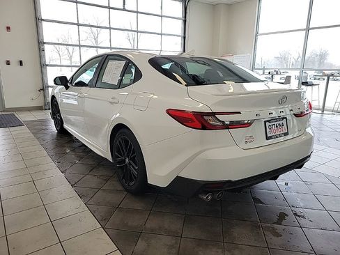 Used 2025 Toyota Camry SE FWD image 7