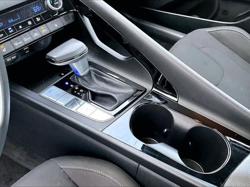 Used 2025 Hyundai Elantra SEL image 15