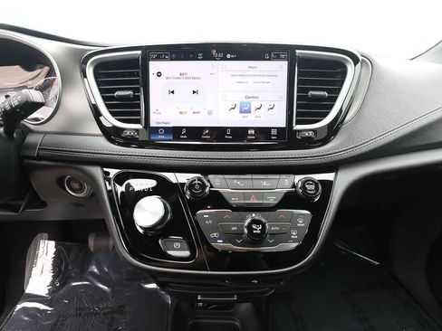 New 2027 Chrysler Pacifica Select AWD/4WD image 14
