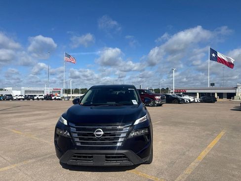 Certified 2025 Nissan Rogue SV AWD/4WD image 5