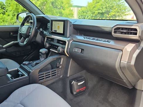 Certified 2025 Toyota Tacoma SR5 AWD/4WD image 19