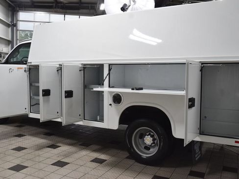 Used 2023 Chevrolet Express 3500 w/ Power Convenience Package RWD image 36