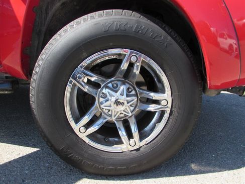 Used 2006 Toyota Tacoma PreRunner RWD image 24