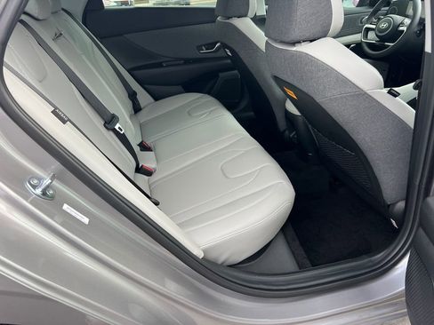 Certified 2025 Hyundai Elantra Limited FWD image 15