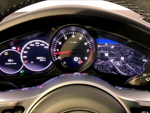 Used 2022 Porsche Cayenne w/ Premium Package image 29