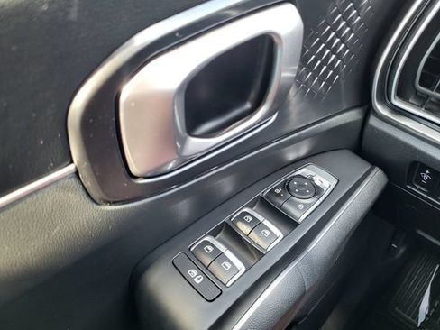Used 2024 Kia Sorento S FWD image 20