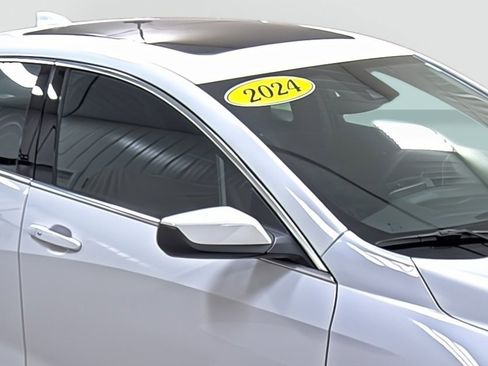 Used 2024 Chevrolet Malibu LT image 15